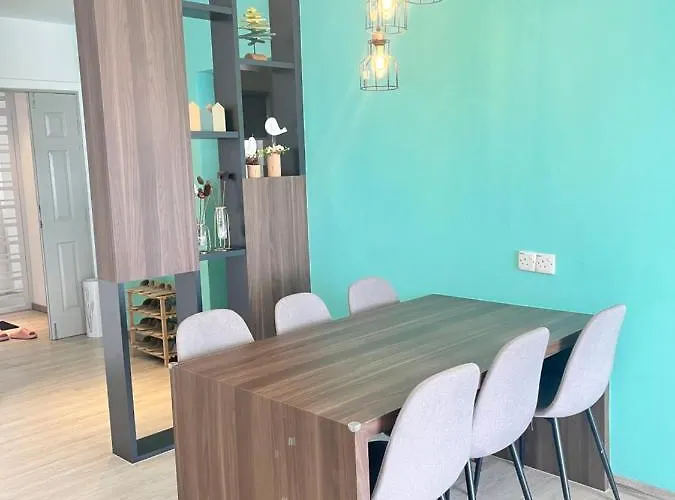 Emerald Avenue Cozy 3R3B Apartment 716
